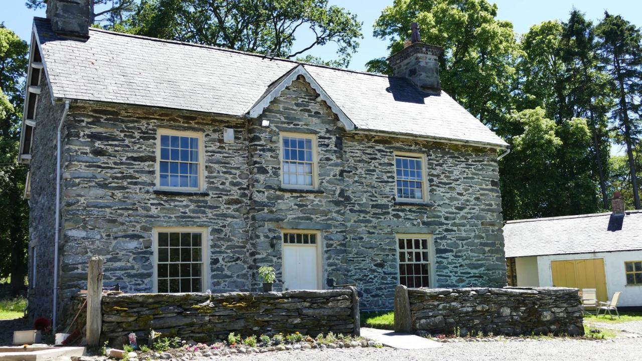 Cosy Ground Floor Disabled Friendly Room In Farm House Llandderfel 外观 照片