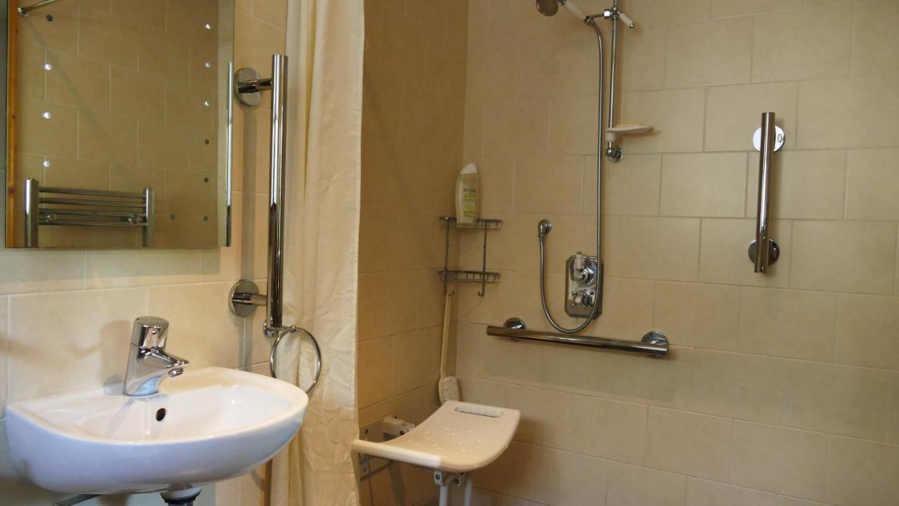 Cosy Ground Floor Disabled Friendly Room In Farm House Llandderfel 外观 照片