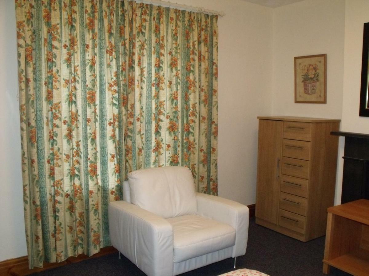 Cosy Ground Floor Disabled Friendly Room In Farm House Llandderfel 外观 照片