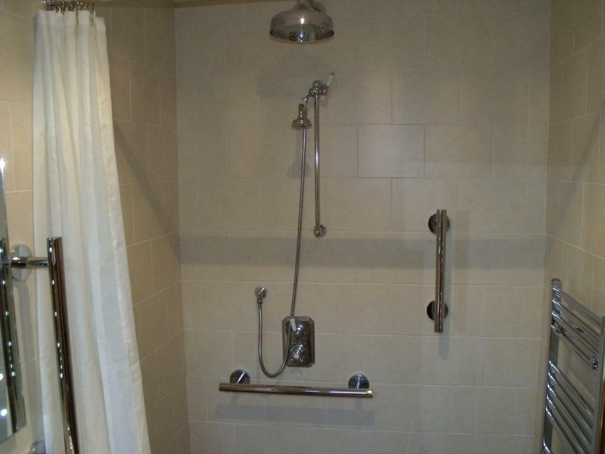 Cosy Ground Floor Disabled Friendly Room In Farm House Llandderfel 外观 照片
