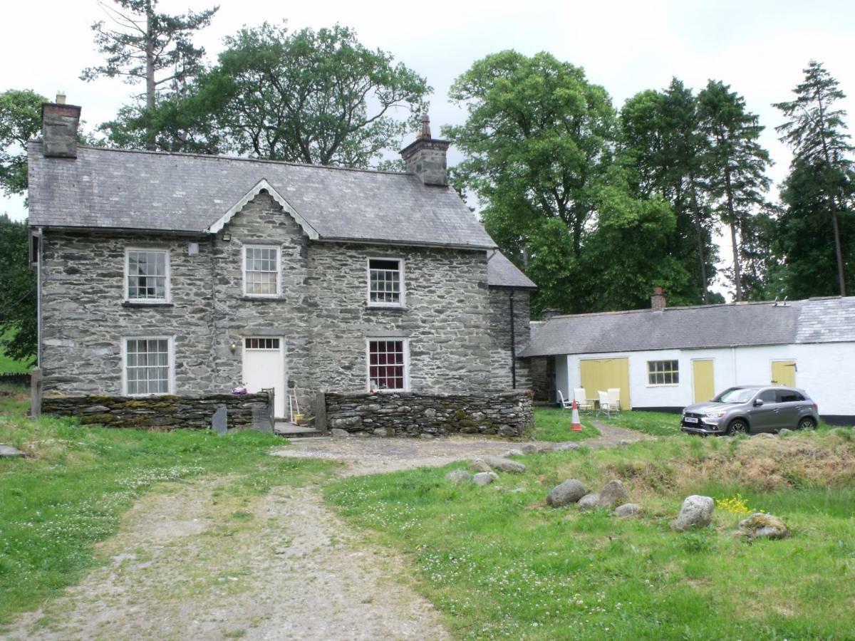 Cosy Ground Floor Disabled Friendly Room In Farm House Llandderfel 外观 照片
