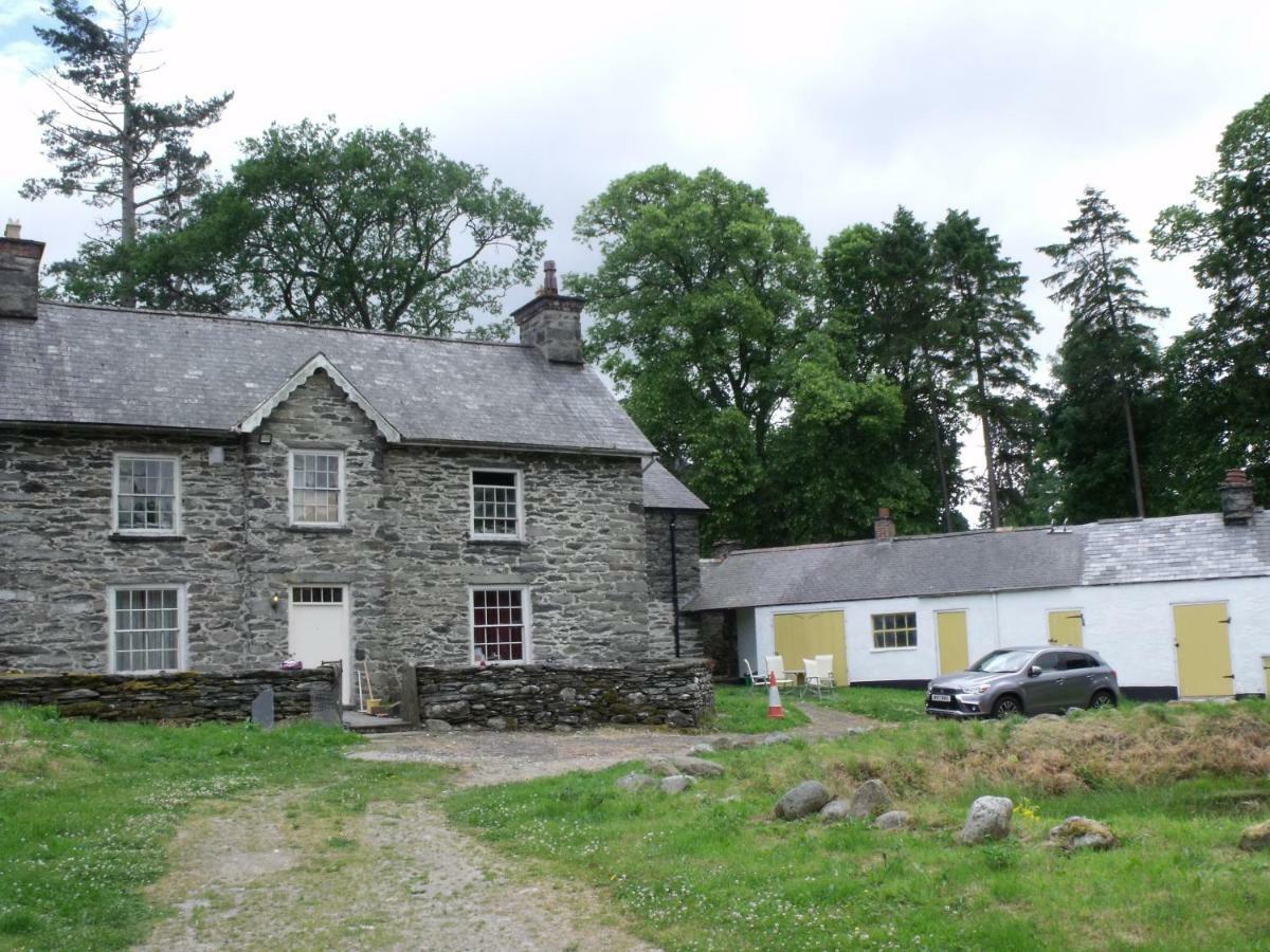 Cosy Ground Floor Disabled Friendly Room In Farm House Llandderfel 外观 照片