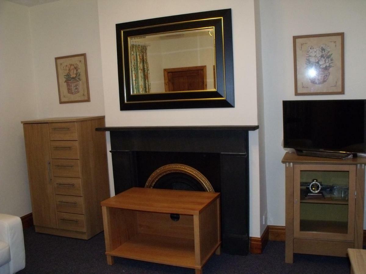 Cosy Ground Floor Disabled Friendly Room In Farm House Llandderfel 外观 照片